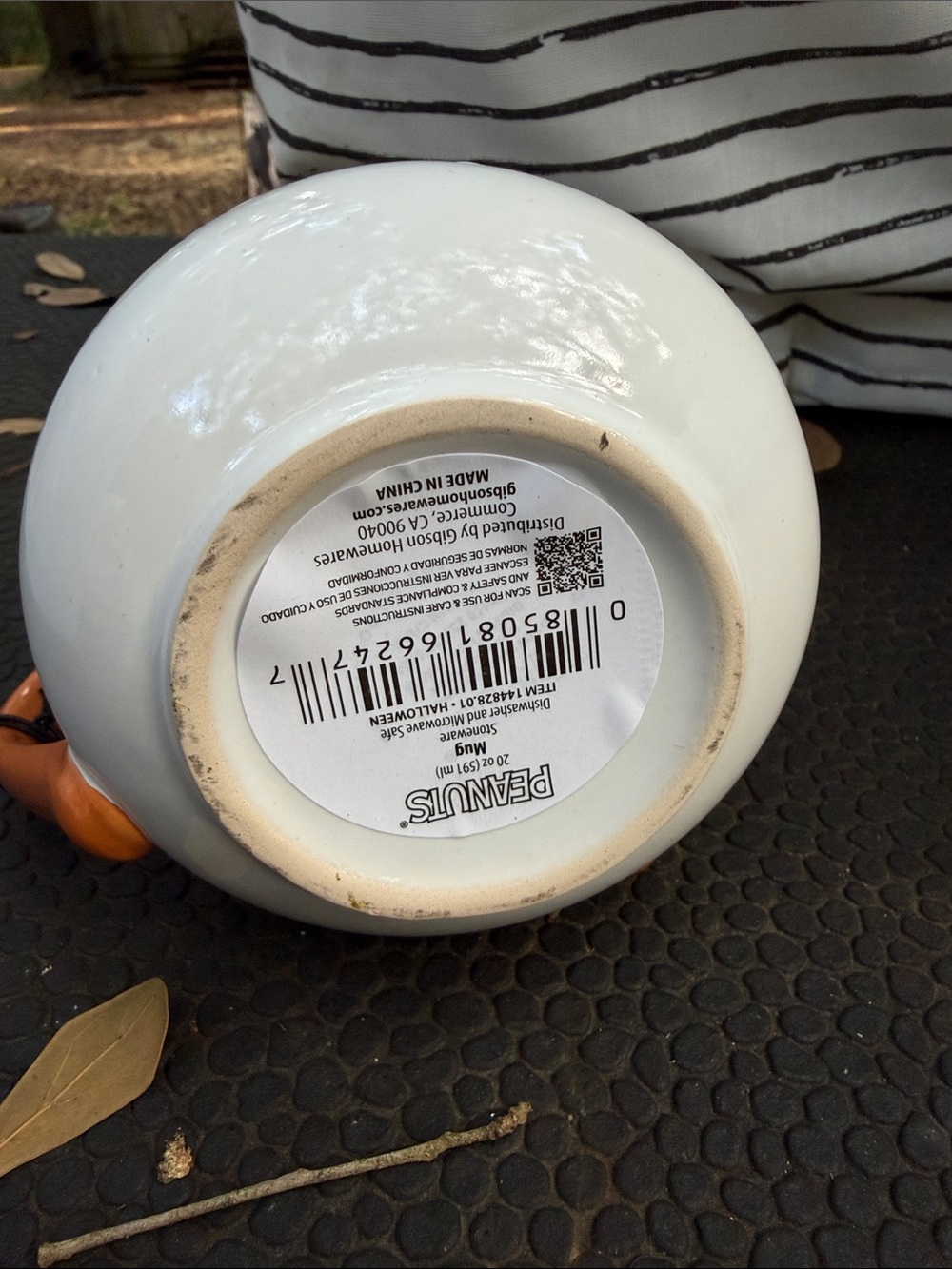 Peanuts Orange & White Snoopy Leaf Ceramic Mug Halloween rounded hard to find - Picture 3 of 4